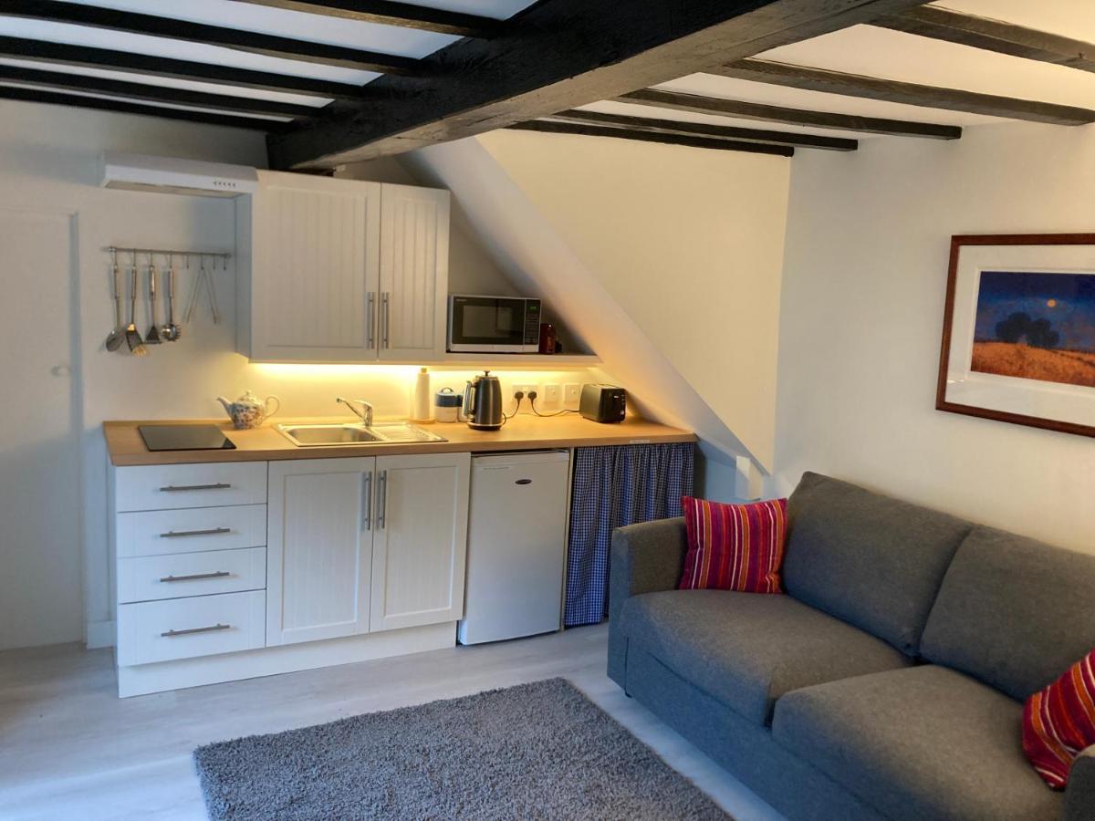 Bryntirion Farmhouse Apartment With Hot Tub Llanfair Caereinion 외부 사진