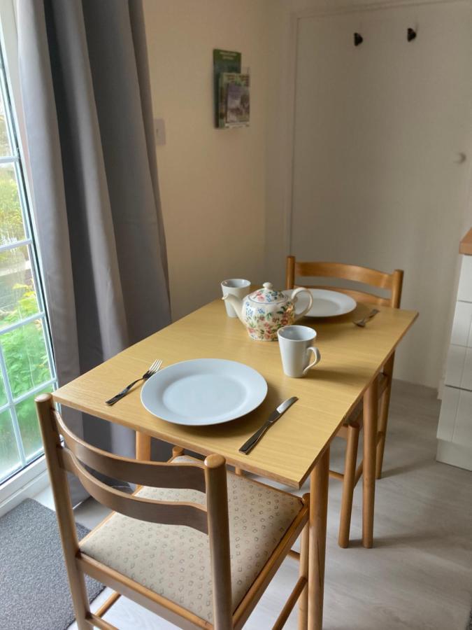 Bryntirion Farmhouse Apartment With Hot Tub Llanfair Caereinion 외부 사진