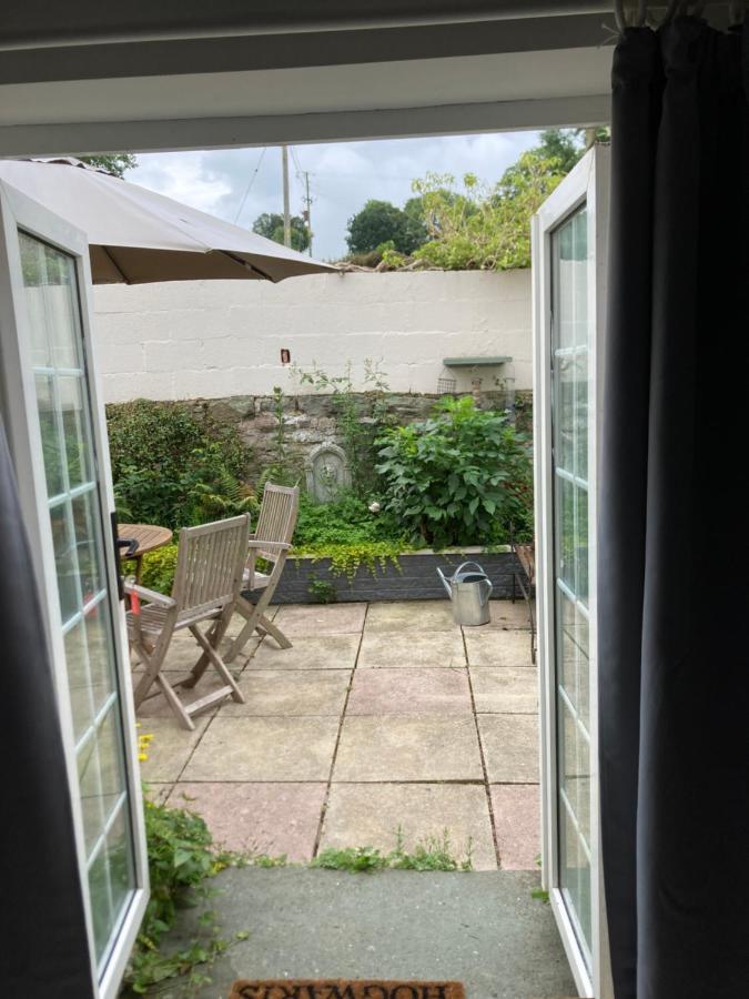 Bryntirion Farmhouse Apartment With Hot Tub Llanfair Caereinion 외부 사진