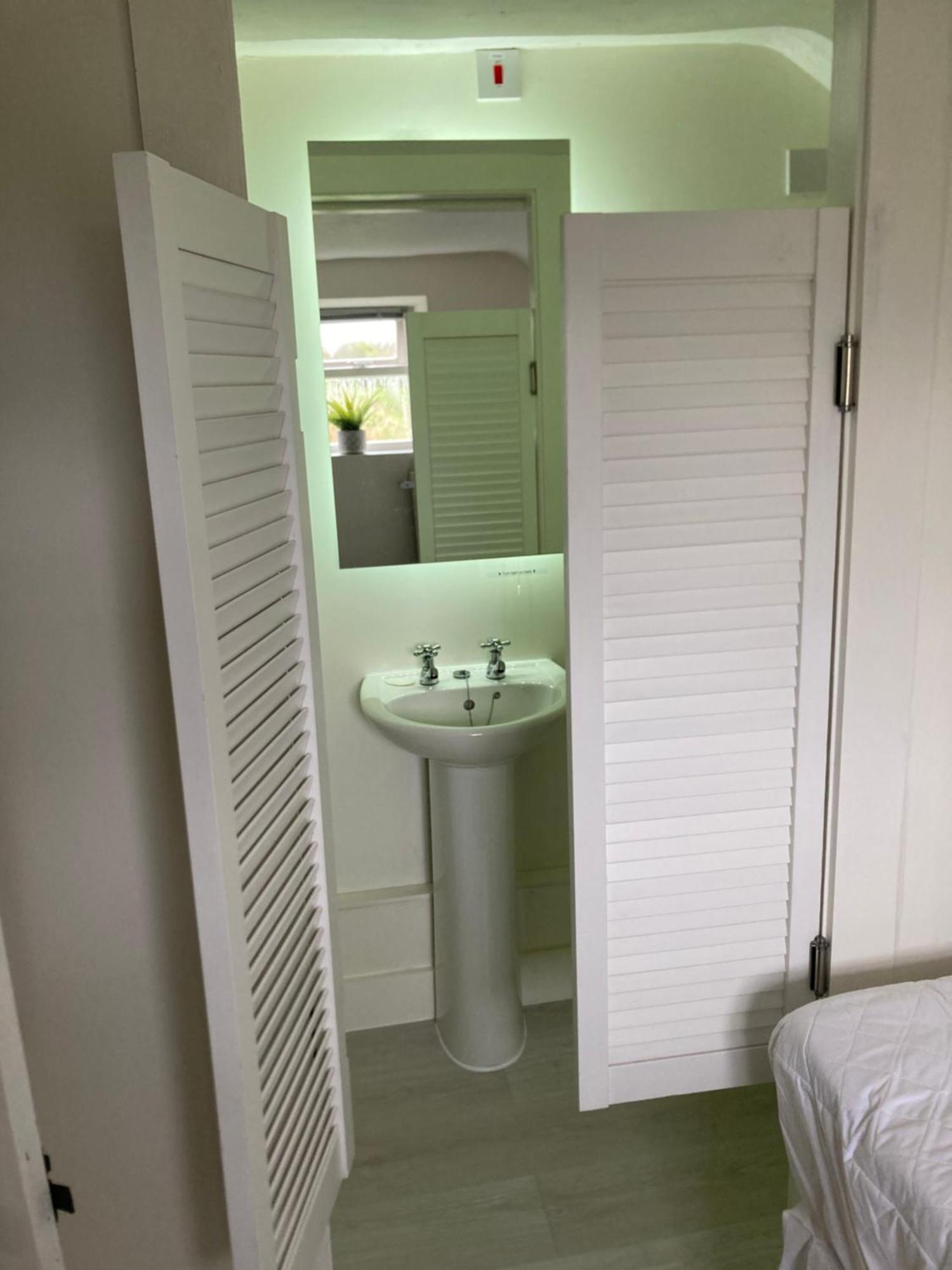Bryntirion Farmhouse Apartment With Hot Tub Llanfair Caereinion 외부 사진