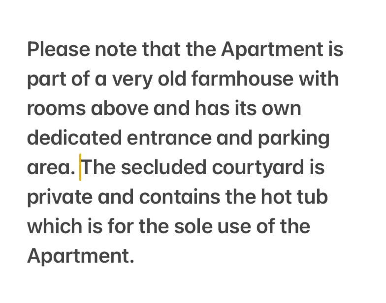 Bryntirion Farmhouse Apartment With Hot Tub Llanfair Caereinion 외부 사진