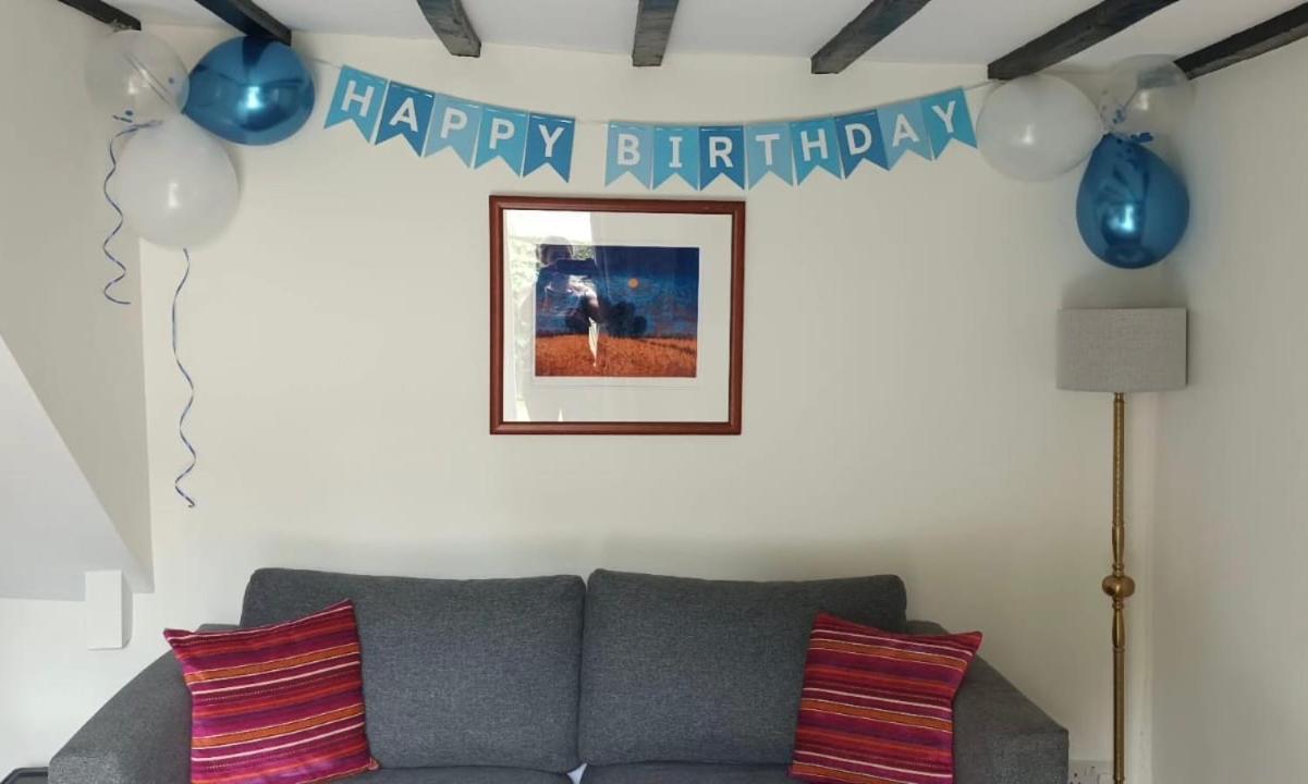Bryntirion Farmhouse Apartment With Hot Tub Llanfair Caereinion 외부 사진