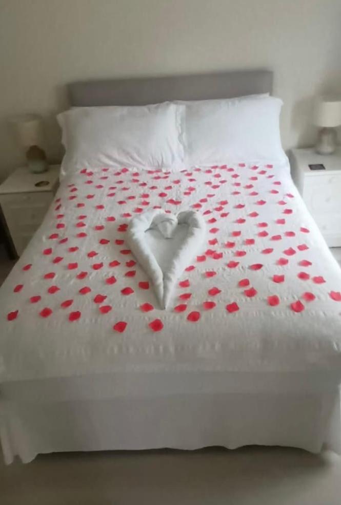 Bryntirion Farmhouse Apartment With Hot Tub Llanfair Caereinion 외부 사진