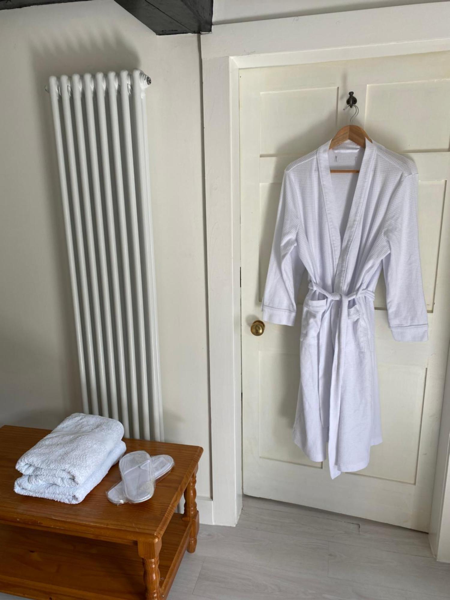 Bryntirion Farmhouse Apartment With Hot Tub Llanfair Caereinion 외부 사진
